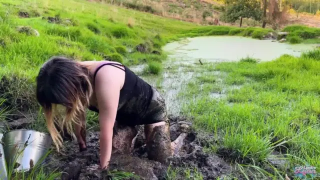 Lyndra Lynn – Swamp Mud and Manure